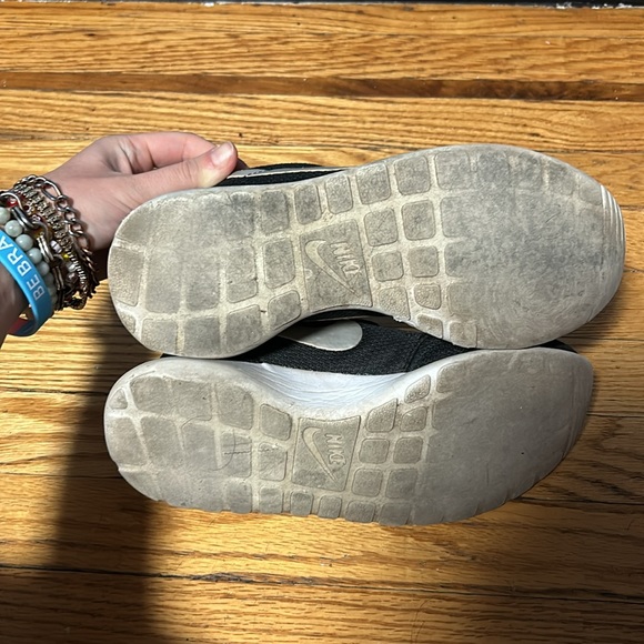 Nike Rosche Sneaker - Picture 5 of 5